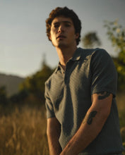 Laden Sie das Bild in den Galerie-Viewer, Wax London - Naples Knitted Polo - Pale blue Hemden Wax London