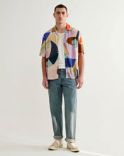 Laden Sie das Bild in den Galerie-Viewer, Wax London - Didcot Short-Sleeve Shirt - Multicolour Painted Shapes Hemden Wax London