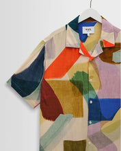 Laden Sie das Bild in den Galerie-Viewer, Wax London - Didcot Short-Sleeve Shirt - Multicolour Painted Shapes Hemden Wax London