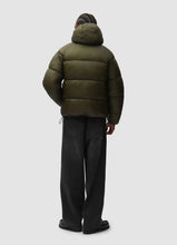 Laden Sie das Bild in den Galerie-Viewer, Arte Antwerp - Ripstop Hooded Puffer - Green Jacken Arte Antwerp