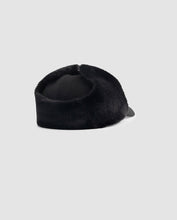 Laden Sie das Bild in den Galerie-Viewer, Arte Antwerp - Sherpa Hunter Cap - Black Accessoires Arte Antwerp
