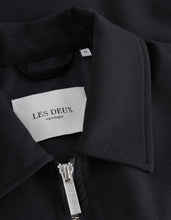 Laden Sie das Bild in den Galerie-Viewer, Les Deux - Como Coach Twill Jacket - Dark Navy Jacken Les Deux