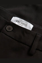 Laden Sie das Bild in den Galerie-Viewer, Les Deux - Como Reg Suit Pants - Black Hosen Les Deux