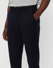 Laden Sie das Bild in den Galerie-Viewer, Les Deux - Como Reg Suit Pants - Dark Navy Hosen Les Deux