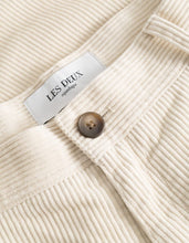 Laden Sie das Bild in den Galerie-Viewer, Les Deux - Kody Heavy Corduroy Pants - Ivory Hosen Les Deux