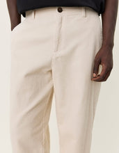 Laden Sie das Bild in den Galerie-Viewer, Les Deux - Kody Heavy Corduroy Pants - Ivory Hosen Les Deux