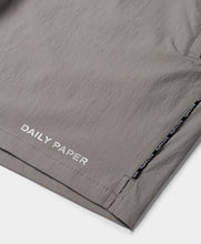 Laden Sie das Bild in den Galerie-Viewer, Daily Paper - Wet Weather Mehani Shorts - Grey Hosen Daily Paper