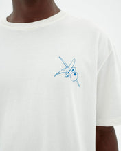 Laden Sie das Bild in den Galerie-Viewer, Thinking MU - Chiringuito Aaron Tee - White T-Shirts Thinking MU