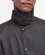 Laden Sie das Bild in den Galerie-Viewer, Barbour - Wachsjacke Classic Beaufort - Olive Jacken Barbour