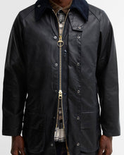 Laden Sie das Bild in den Galerie-Viewer, Barbour - Wachsjacke Classic Beaufort - Classic Navy Jacken Barbour