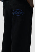 Laden Sie das Bild in den Galerie-Viewer, Arte Antwerp - Circle Logo Pocket Pants - Black Hosen Arte Antwerp