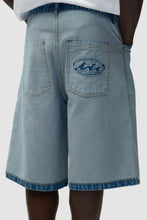 Laden Sie das Bild in den Galerie-Viewer, Arte Antwerp - Denim Inside/Out Shorts - Bleach Hosen Arte Antwerp