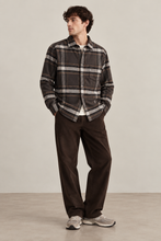 Laden Sie das Bild in den Galerie-Viewer, Portuguese Flannel - Spindle - Grey/olive check