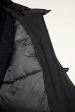 Laden Sie das Bild in den Galerie-Viewer, Elvine - Teodor - Black Jacken Elvine