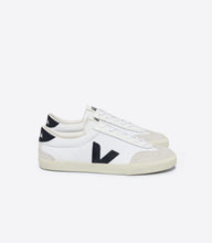 Laden Sie das Bild in den Galerie-Viewer, Veja - Volley Canvas - White / Black Schuhe Veja