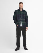 Laden Sie das Bild in den Galerie-Viewer, Barbour - Chapter Overshirt - Green Loch Tartan Hemden Barbour