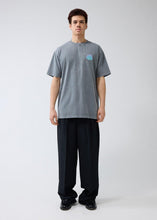 Laden Sie das Bild in den Galerie-Viewer, New Amsterdam - Logo Tee - Grey T-Shirts New Amsterdam