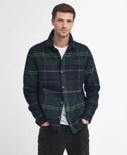 Laden Sie das Bild in den Galerie-Viewer, Barbour - Chapter Overshirt - Green Loch Tartan Hemden Barbour