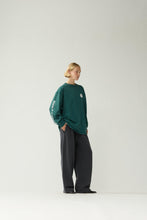 Laden Sie das Bild in den Galerie-Viewer, New Amsterdam - LOGO LONGSLEEVE - BOTTLE GREEN Longsleeves New Amsterdam