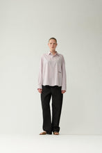 Laden Sie das Bild in den Galerie-Viewer, New Amsterdam - BEACH SHIRT BEACH SHIRT WHITE / Red Stripe Hemden New Amsterdam
