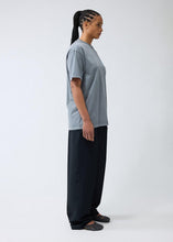 Laden Sie das Bild in den Galerie-Viewer, New Amsterdam - Logo Tee - Grey T-Shirts New Amsterdam