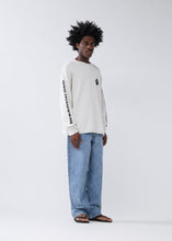 Laden Sie das Bild in den Galerie-Viewer, New Amsterdam - Knitted Logo Longsleeve - Ecru Longsleeves New Amsterdam