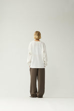 Laden Sie das Bild in den Galerie-Viewer, New Amsterdam - LOGO LONGSLEEVE WAFFLE - WHITE