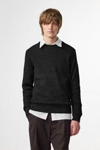 Laden Sie das Bild in den Galerie-Viewer, NN07 - Kevin Ribbed Pullover - Black Sweatshirts NN07