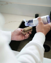 Laden Sie das Bild in den Galerie-Viewer, Jason Markk - Premium Deep Cleaner Geschenkartikel Jason Markk