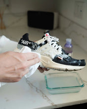 Laden Sie das Bild in den Galerie-Viewer, Jason Markk - Premium Deep Cleaner Geschenkartikel Jason Markk