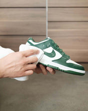 Laden Sie das Bild in den Galerie-Viewer, Jason Markk - Essential Kit 4oz. Geschenkartikel Jason Markk