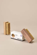 Laden Sie das Bild in den Galerie-Viewer, Jason Markk - Premium Cleaning Brush Geschenkartikel Jason Markk