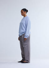 Laden Sie das Bild in den Galerie-Viewer, New Amsterdam - BIG LOGO CREWNECK BABY BLUE/ECRU Pullover New Amsterdam
