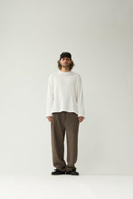 Laden Sie das Bild in den Galerie-Viewer, New Amsterdam - LOGO LONGSLEEVE WAFFLE - WHITE
