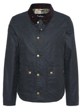 Laden Sie das Bild in den Galerie-Viewer, Barbour - Reelin Wachsjacke - Sage Jacken Barbour
