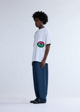 Laden Sie das Bild in den Galerie-Viewer, New Amsterdam - SURF CENTRE TEE WASHED WHITE T-Shirts New Amsterdam
