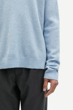 Laden Sie das Bild in den Galerie-Viewer, Samsøe Samsøe - Isak Knit Sweater 15010 - Subdued Blue Pullover Samsøe Samsøe
