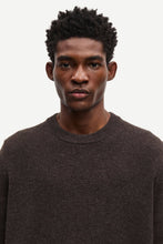 Laden Sie das Bild in den Galerie-Viewer, Samsøe Samsøe - Isak Knit Sweater - Turkish Coffee Pullover Samsøe Samsøe
