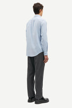 Laden Sie das Bild in den Galerie-Viewer, Samsøe Samsøe - Saliam NX Shirt 10504 - Subdued Blue Hemden Samsøe Samsøe

