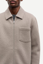 Laden Sie das Bild in den Galerie-Viewer, Samsøe Samsøe - Hannes Full Zip - Elephant Skin Pullover Samsøe Samsøe
