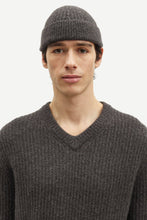 Laden Sie das Bild in den Galerie-Viewer, Samsøe Samsøe - Sakoji V-Neck 15329 - Volcanic Ash Pullover Samsøe Samsøe
