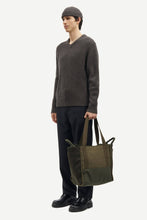 Laden Sie das Bild in den Galerie-Viewer, Samsøe Samsøe - Sakoji V-Neck 15329 - Volcanic Ash Pullover Samsøe Samsøe

