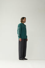 Laden Sie das Bild in den Galerie-Viewer, New Amsterdam - LOGO LONGSLEEVE - BOTTLE GREEN
