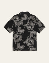 Laden Sie das Bild in den Galerie-Viewer, Les Deux - Liam AOE Flower SS Shirt - Black Hemden Les Deux
