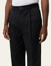 Laden Sie das Bild in den Galerie-Viewer, Les Deux - Reece Pleated Twill Suit Pants - Black Hosen Les Deux

