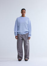 Laden Sie das Bild in den Galerie-Viewer, New Amsterdam - BIG LOGO CREWNECK BABY BLUE/ECRU Pullover New Amsterdam
