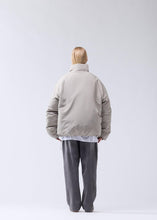 Laden Sie das Bild in den Galerie-Viewer, New Amsterdam - Reversible Safety Jacket - Silver Rand Jacken New Amsterdam
