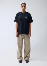 Laden Sie das Bild in den Galerie-Viewer, New Amsterdam - Love Connect Tee - Black T-Shirts New Amsterdam
