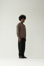 Laden Sie das Bild in den Galerie-Viewer, New Amsterdam - LOGO CREWNECK - FALCON (brown)
