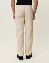 Laden Sie das Bild in den Galerie-Viewer, Les Deux - Corduroy Tapered Pants - Ivory Hosen Les Deux
